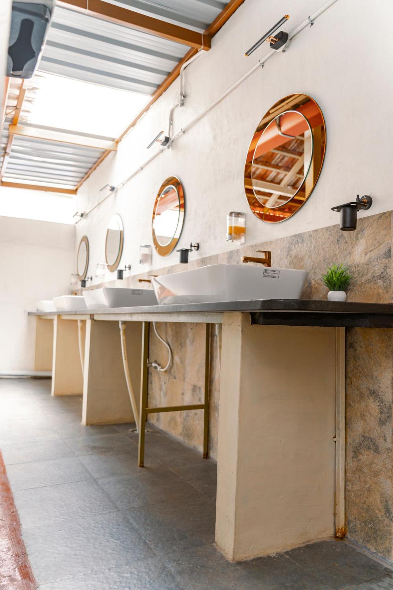 Auberge de jeunesse Leo Vishroam à Mysore Extérieur photo